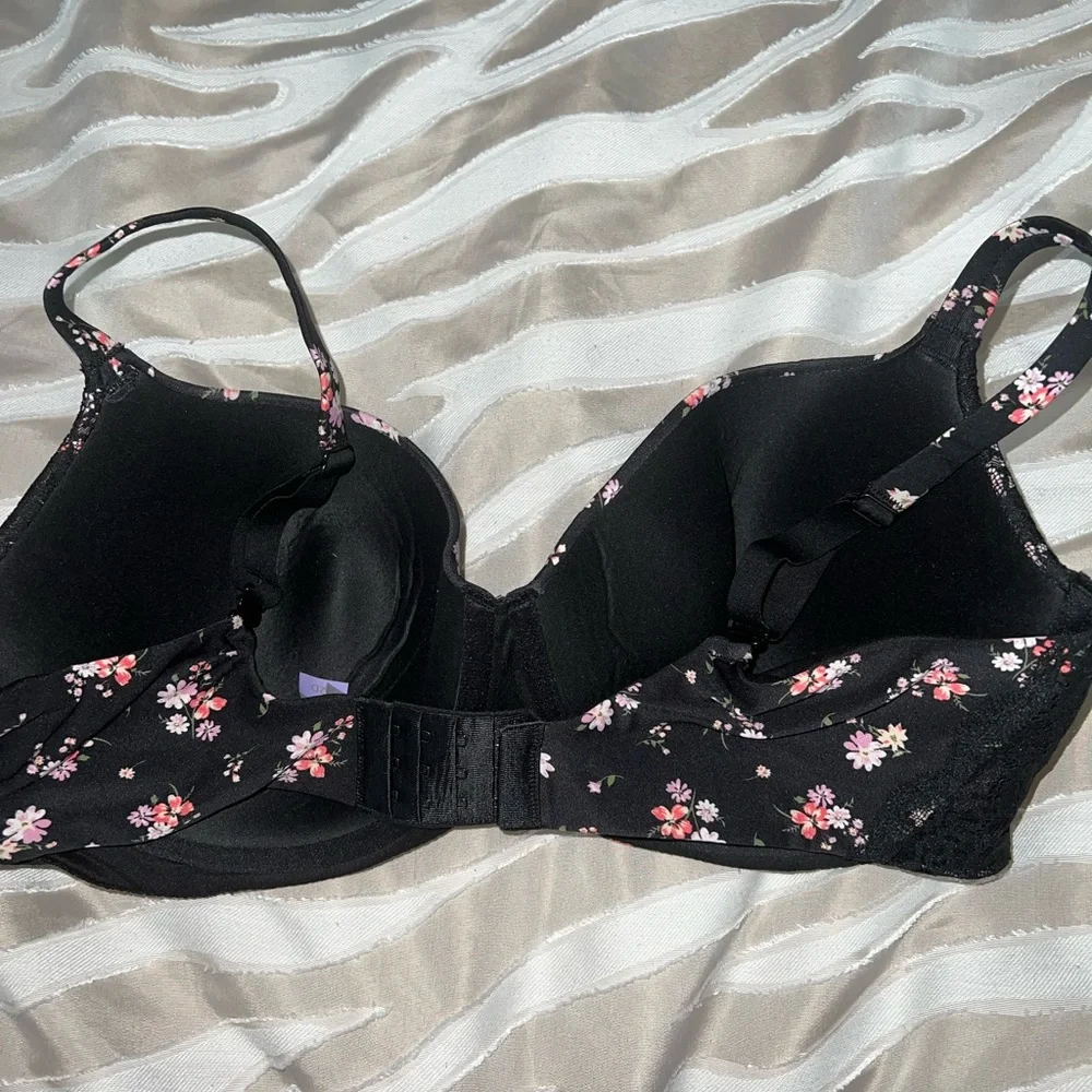 Black and Floral Push-up Bra - Picture 2 of 3